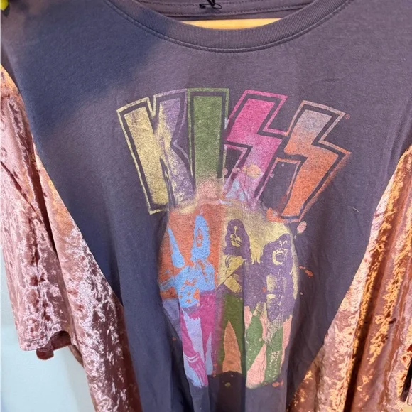 Reworked KISS Graphic Tee with Crushed Velvet Sleeves - Picture 4 of 5